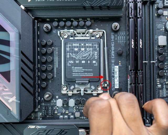 Как установить процессор Intel или AMD на материнскую плату