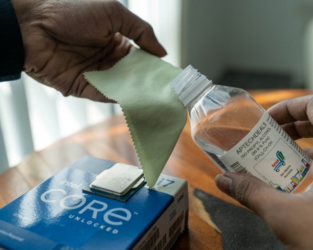 How to Apply Thermal Paste on CPU (Easy Guide) Beebom