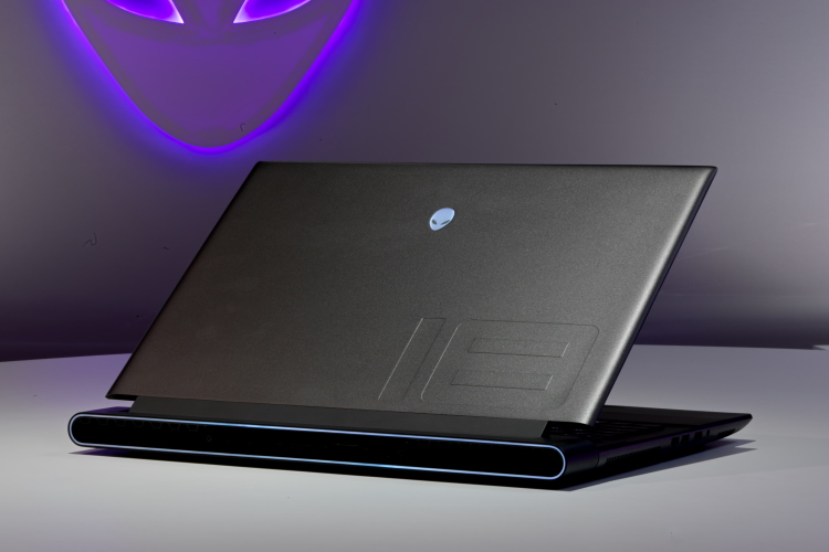 Alienware m18 avec écran de 18 pouces dévoilé au CES 2023