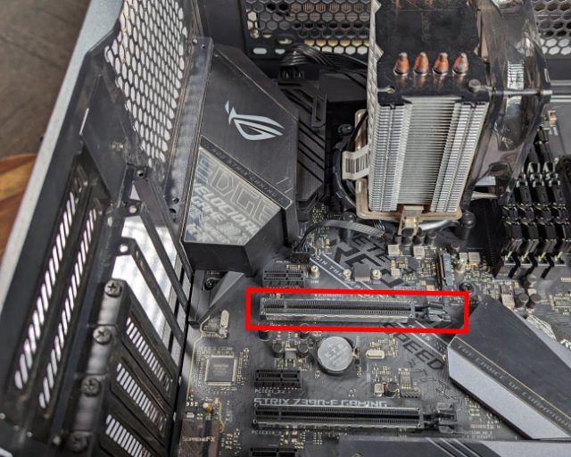 Graphic card slot on on sale motherboard