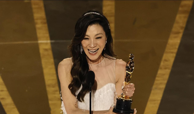 An image of Michelle Yeoh in Oscars 2023.