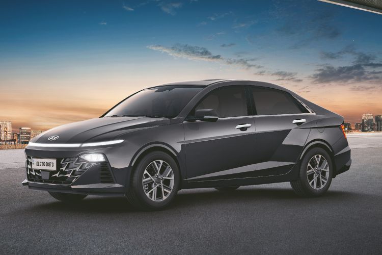 New Hyundai Verna Introduced in India at Starting Price of Rs 10,89,000

https://beebom.com/wp-content/uploads/2023/03/hyundai-verna-launched.jpg?w=750&quality=75
