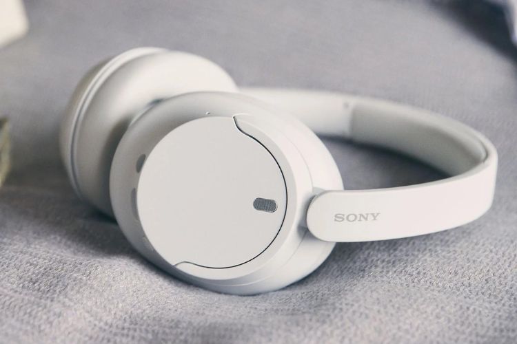 Sony CH-720N Review: ANC Headphones Get Some Nice Upgrades