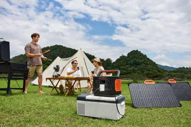 Jackery 1000 Pro and Jackery SolarSaga Solar Panel 80W