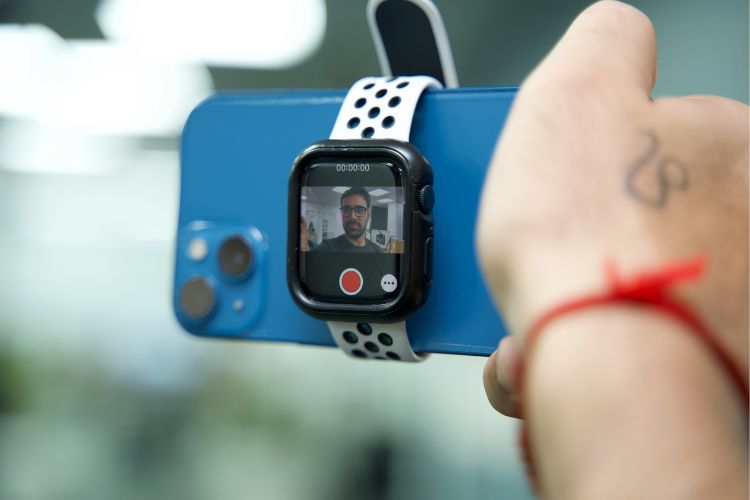 Camera icon outlet on apple watch