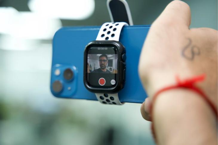 how top use Apple Watch Camera app