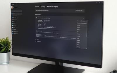 how to change monitor refresh rate