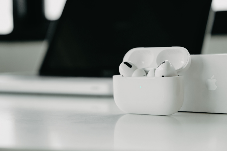 AirPods or AirPods Case Not Charging? How to Fix! Beebom