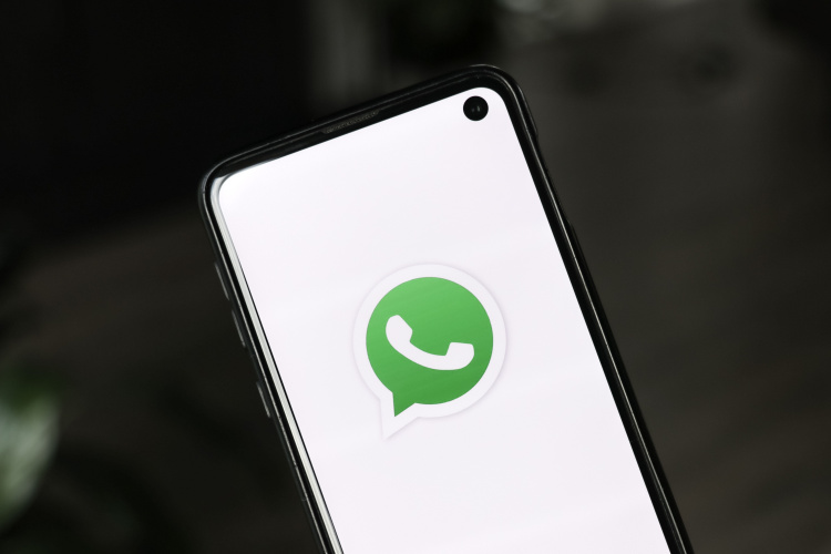 WhatsApp Bug can access user microphone without consent