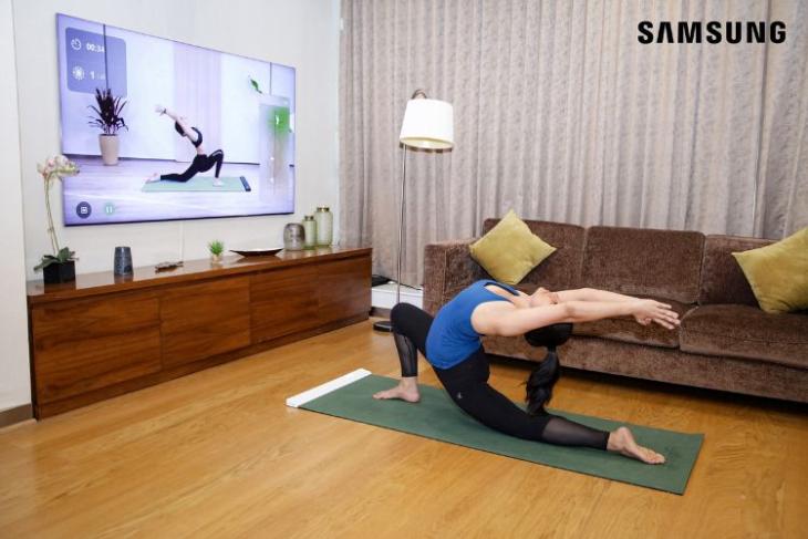 Samsung SmartFit Yoga Mat in action