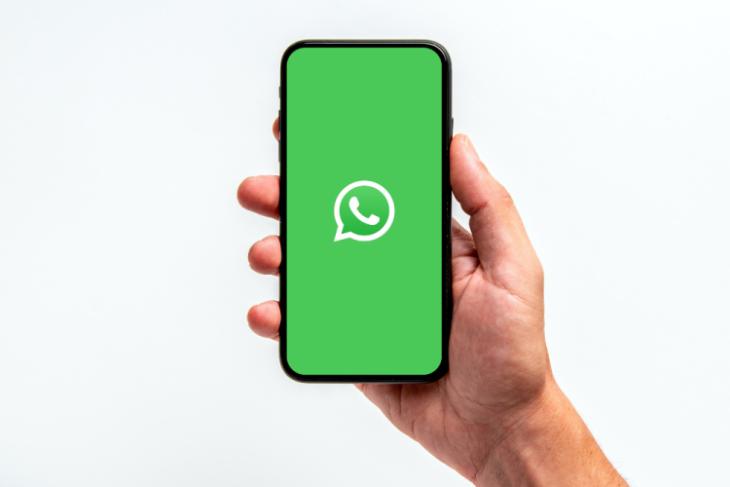 The WhatsApp logo depicted on an Android device placed on a white background