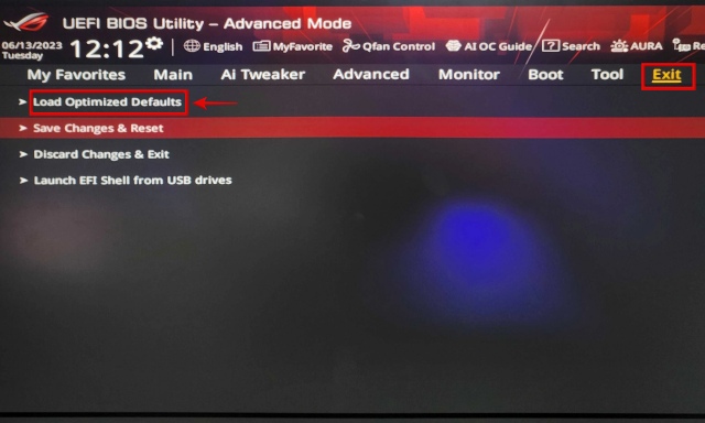 Selecting load optimized defaults setting in ASUS Z790 BIOS utility 