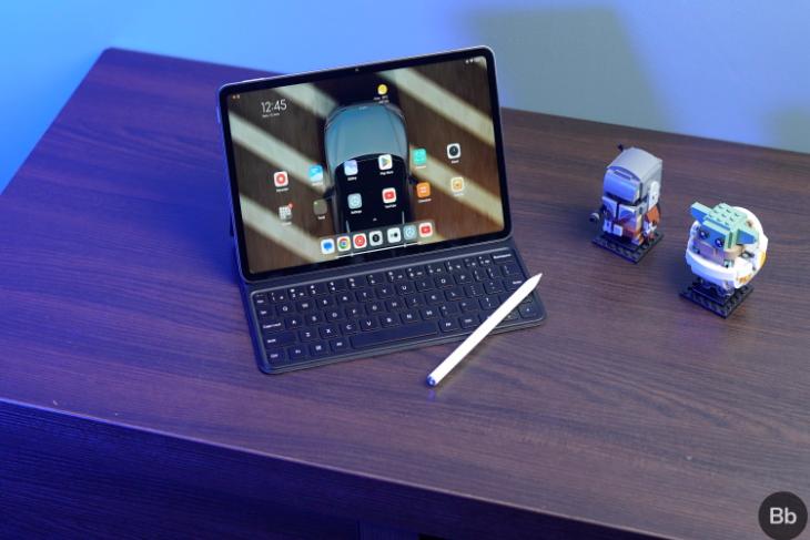 xiaomi pad 6 with styulus and keyboard on a table