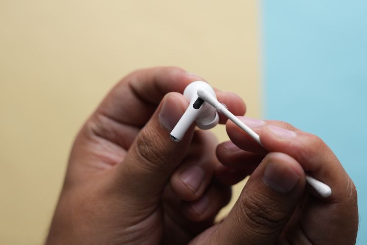 Clean AirPods Mesh