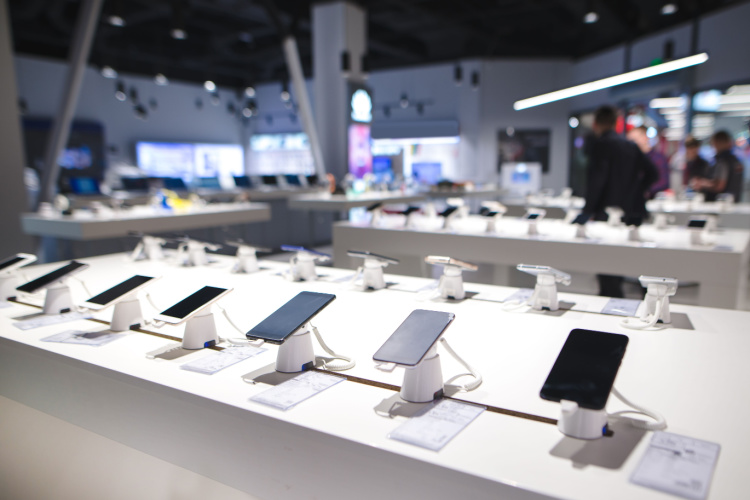 Global Smartphone Shipments Declined in Q2 2023 but There’s Hope for 2024