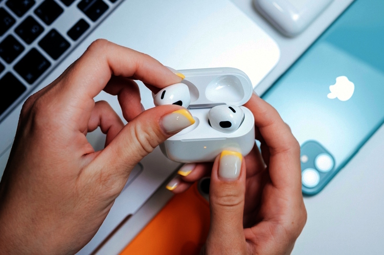 apple airpods 2 connect to macbook pro