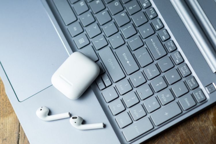 How to Connect AirPods to PC or Laptop (2023 Guide) | Beebom