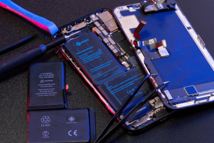 Thanks To The European Union, Smartphones With Replaceable Batteries