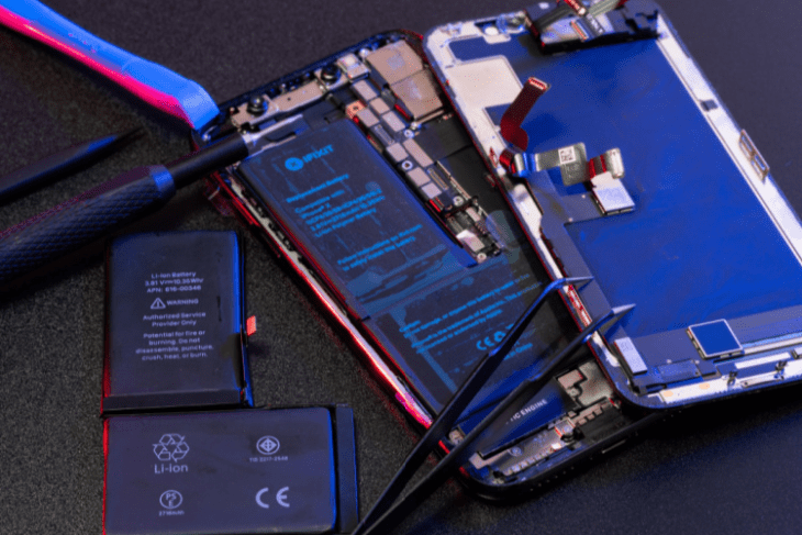This-image-depicts-the-removal-of-smartphone-battery.jpg
