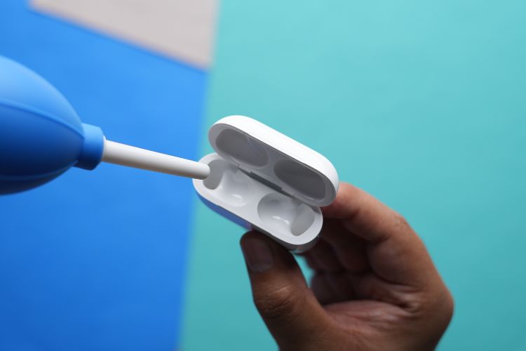 How to Clean AirPods and Charging Case [2024 Guide] Beebom