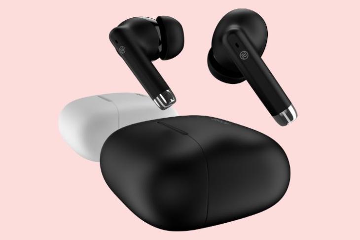 noise buds aero in black and white