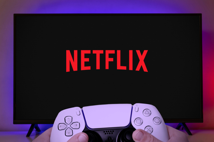 Netflix quietly releases iOS controller app so you can play its games on a  TV