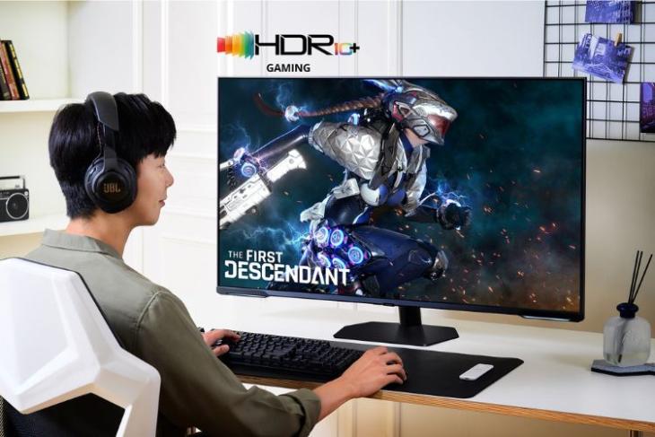This image represents an individual playing a game on a Samsung display
