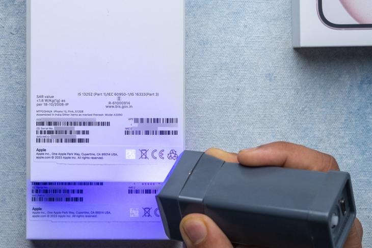Keine iPhone-Betrügereien mehr: Apple iPhone 15-Verpackungen sind mit UV-Licht-Etiketten versehen