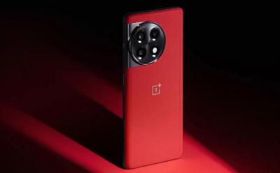 OnePlus 11R in solar red