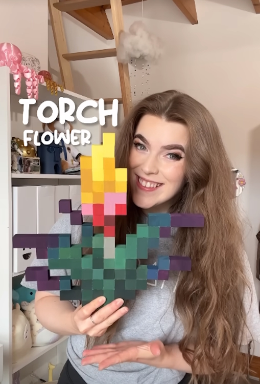 YouTuber makes her cute Minecraft creation of a torchflower