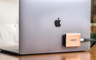 Samsung T5 Portable SSD Connected to MacBook