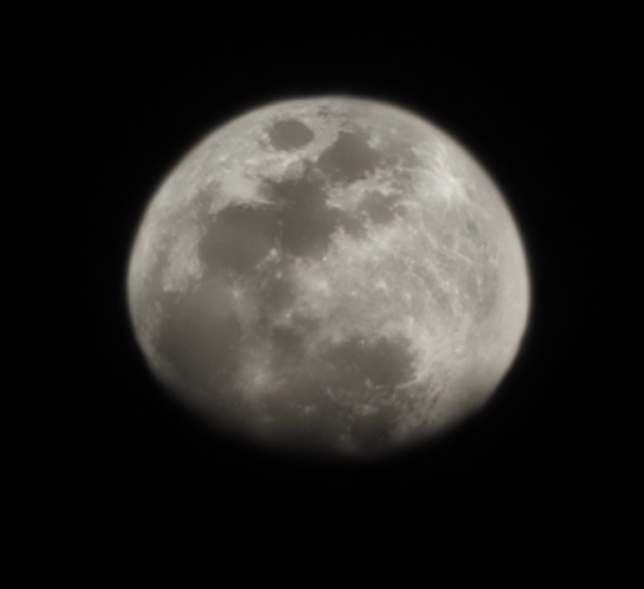 iQOO 12 moon shot zoomed in