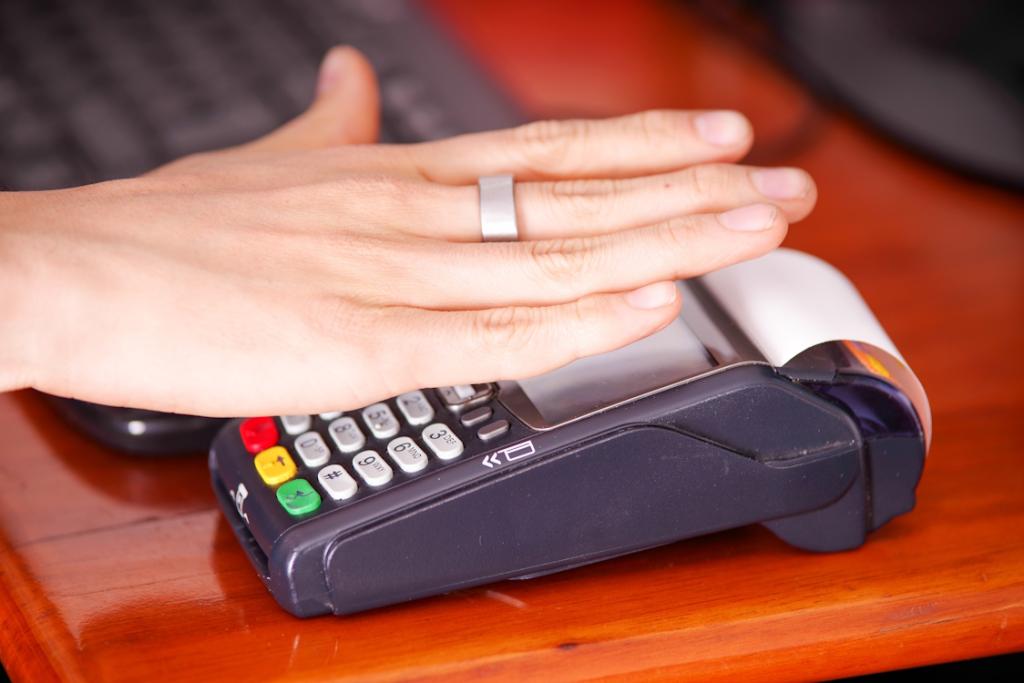 Making contactless payments with a smart ring