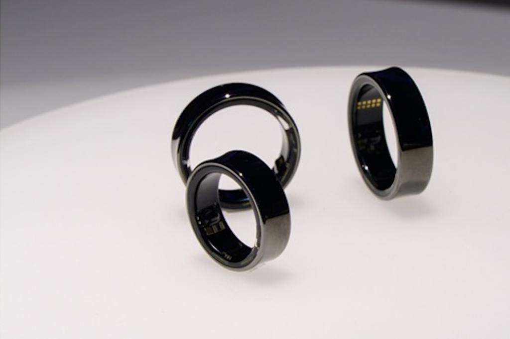 Galaxy Ring black variant showcase at MWC 2024