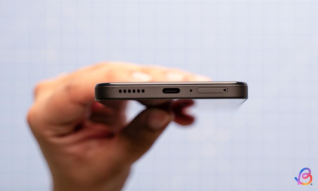 Nothing-Phone-2a-speaker-grille