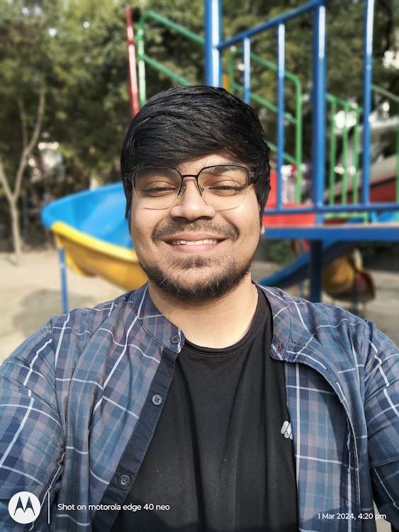 Portrait Selfie Shot on Moto Edge 40 Neo