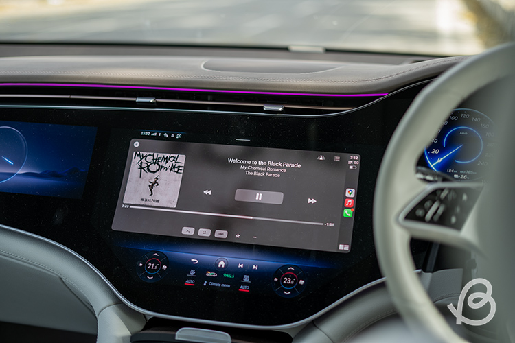 Music playback using CarPlay in the Mercedes EQE