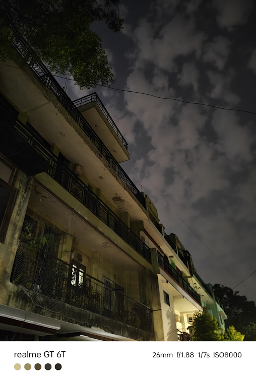 Realme GT 6T night time primary sensor shot of building with the sky