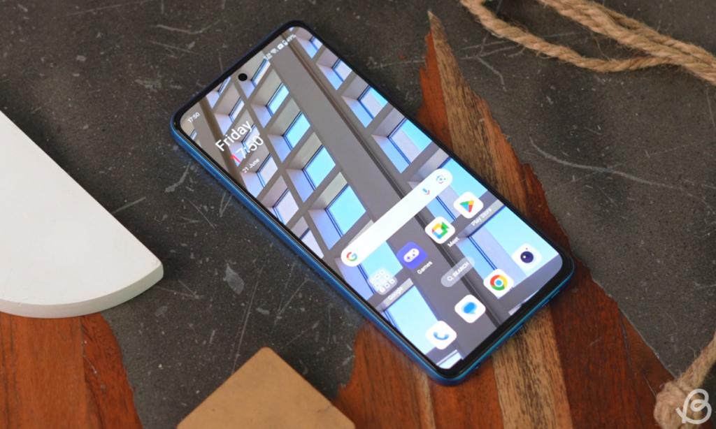 OnePlus Nord CE 4 Lite Display from the side