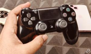 How to Connect PS4 Controller to iPhone or Android (2024)