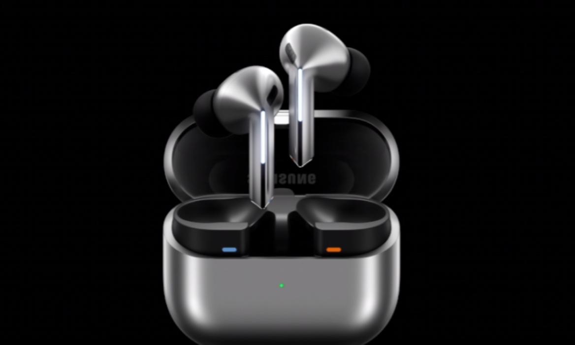 Samsung Galaxy Buds 3 with Case