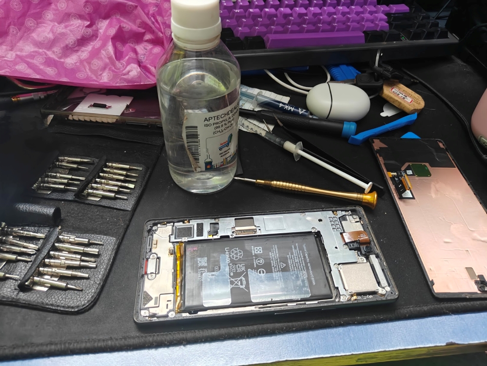 I Replaced My Pixel 6 Battery Myself, And It Wasn’t as Hard as I Thought