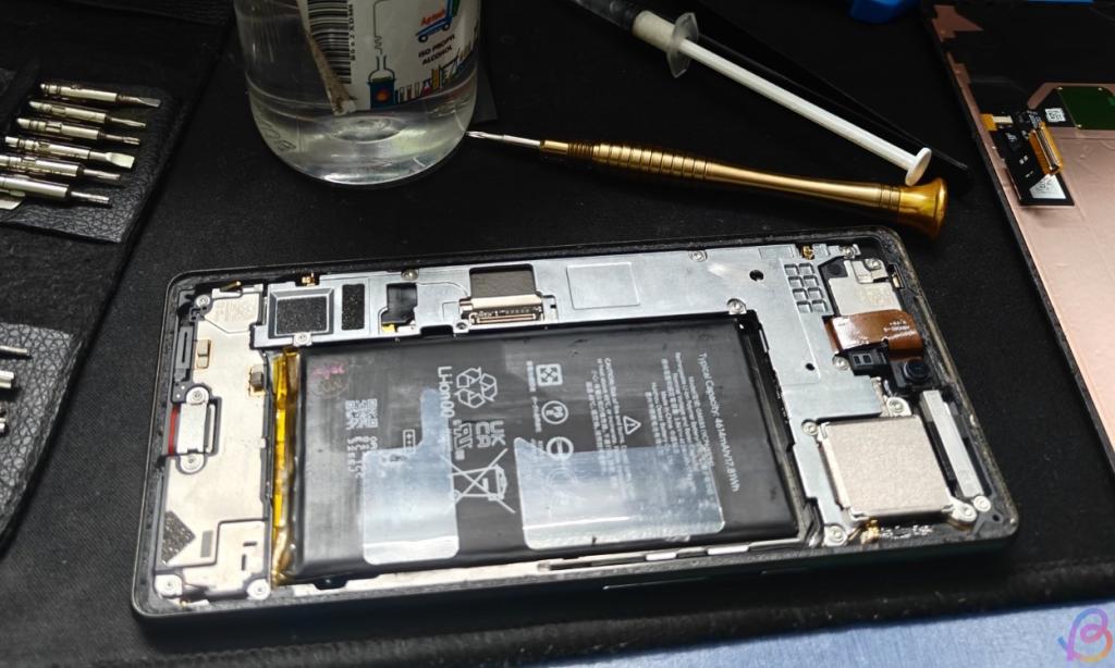 I Replaced My Pixel 6 Battery Myself and It Wasn't as Hard as I Thought