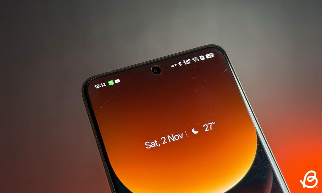 Realme GT 7 Pro closer look at the top portion of the display