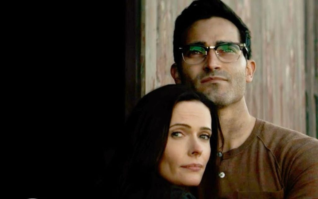 Tyler Hoechlin as Clark Kent and Elizabeth Tulloch as Lois Lane in Superman & Lois