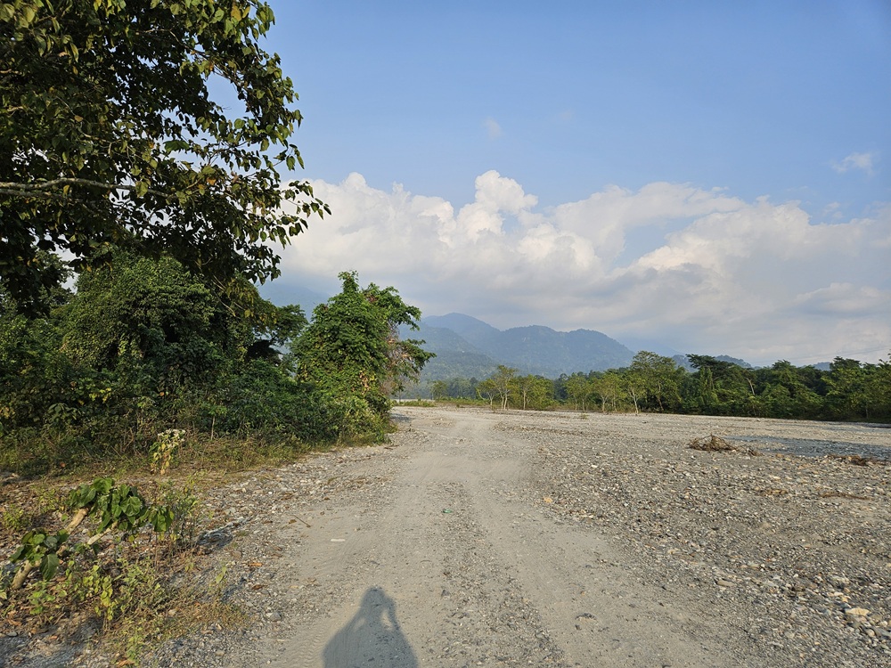 an image of a mountain pathway