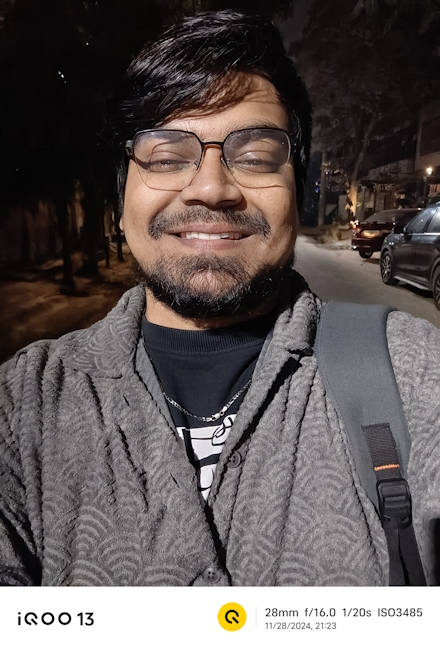 iQOO 13 night time selfie