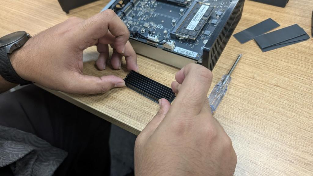 Placing Heatsink on SSD