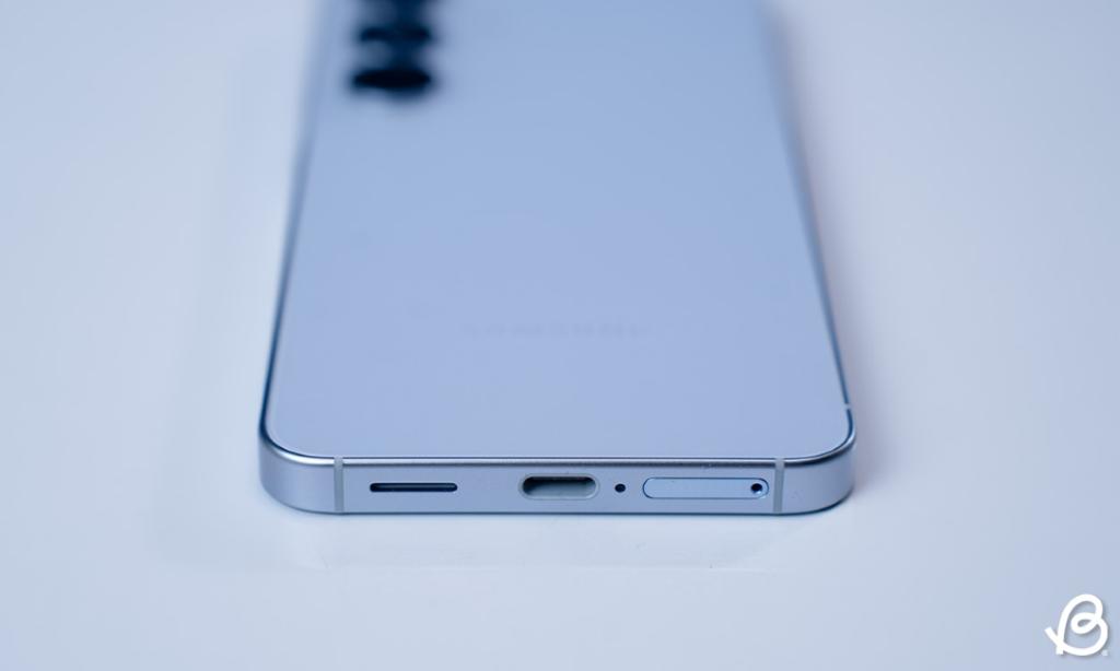 close-up shot of the Samsung Galaxy S25 focusing on the Bottom edge and Ports