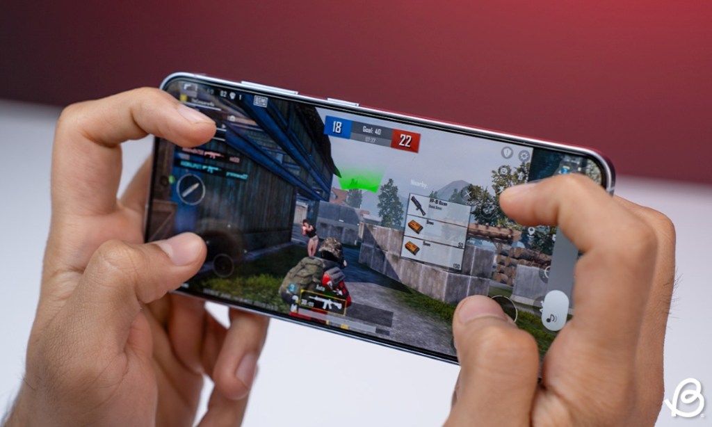 hands holding Samsung Galaxy S25 in landscape orientation while gaming